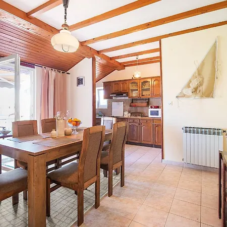 Nena Apartman Brodarica